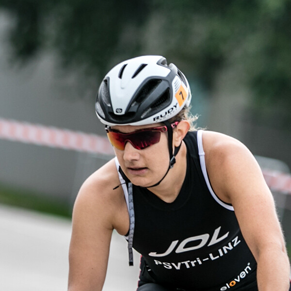 Sigrid Herndler beim Radfahren