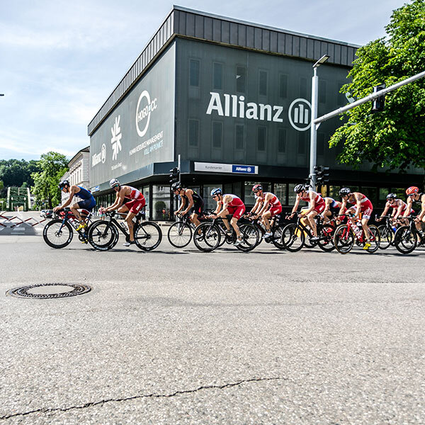 Radfahrer beim Europacup des starlim City Triahtlon Austria Wels