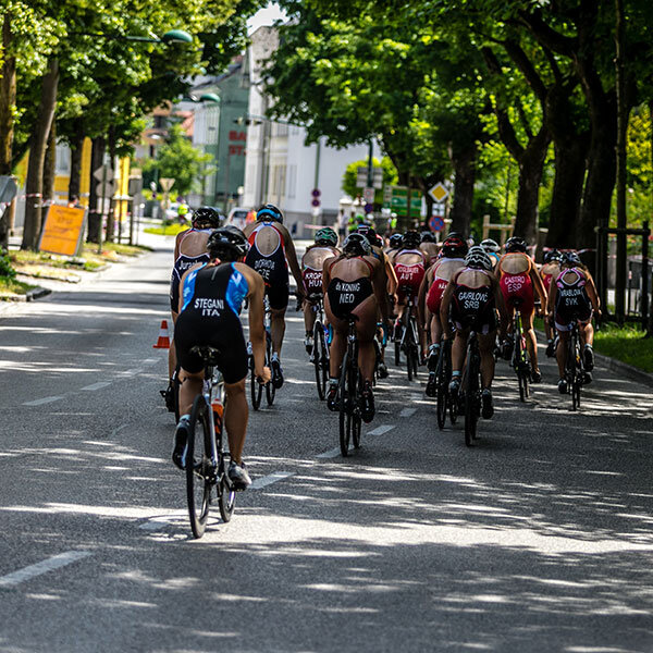 Radfahrerinnen beim Europacup Damen beim starlim City Triathlon Austria Wels