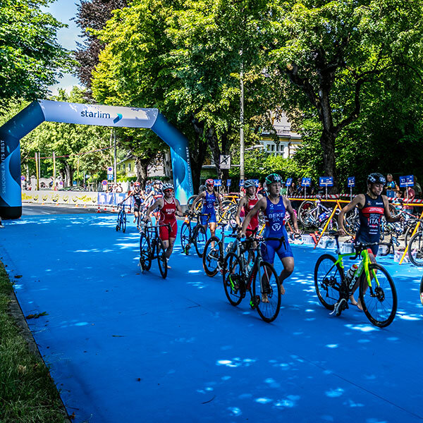 Triathletinnen in der Wechselzone beim Europacup des starlim City Triathlon Austria Wels