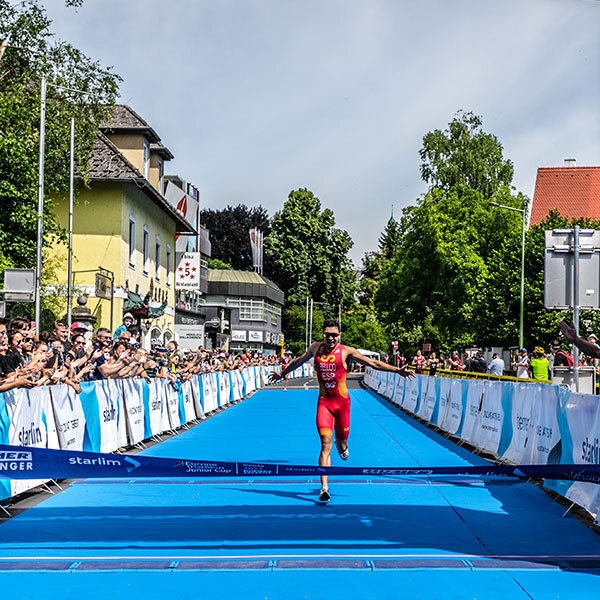 Zieleinlauf beim Europacup Herren des starlim City Triathlon Austria Wels