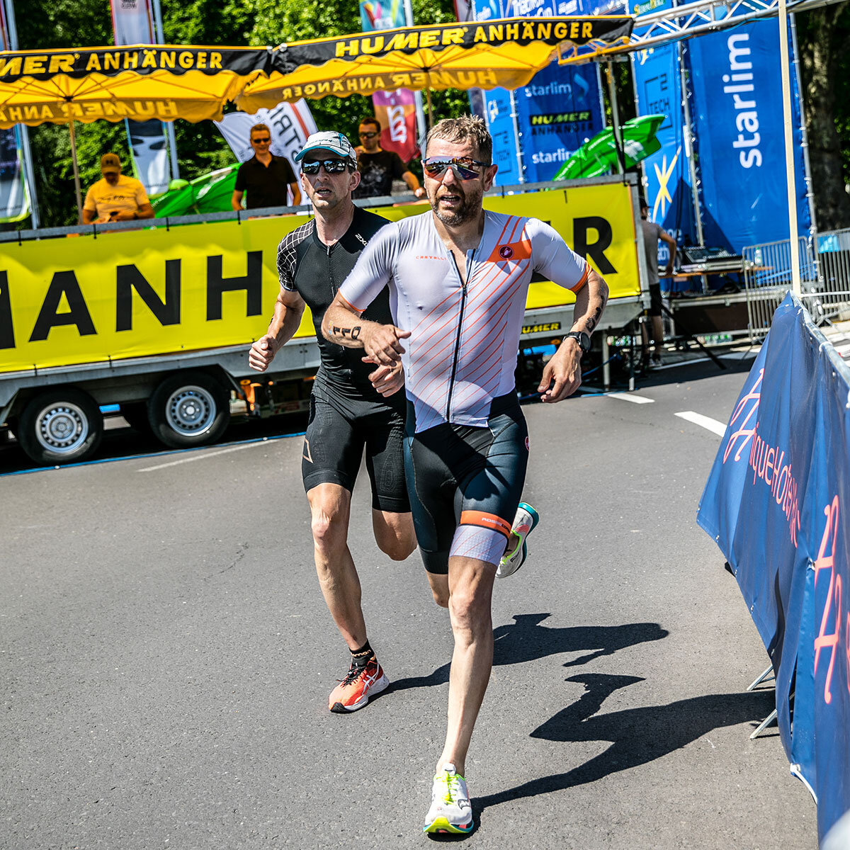 Zwei Läufer beim Triathlon Austria in Wels